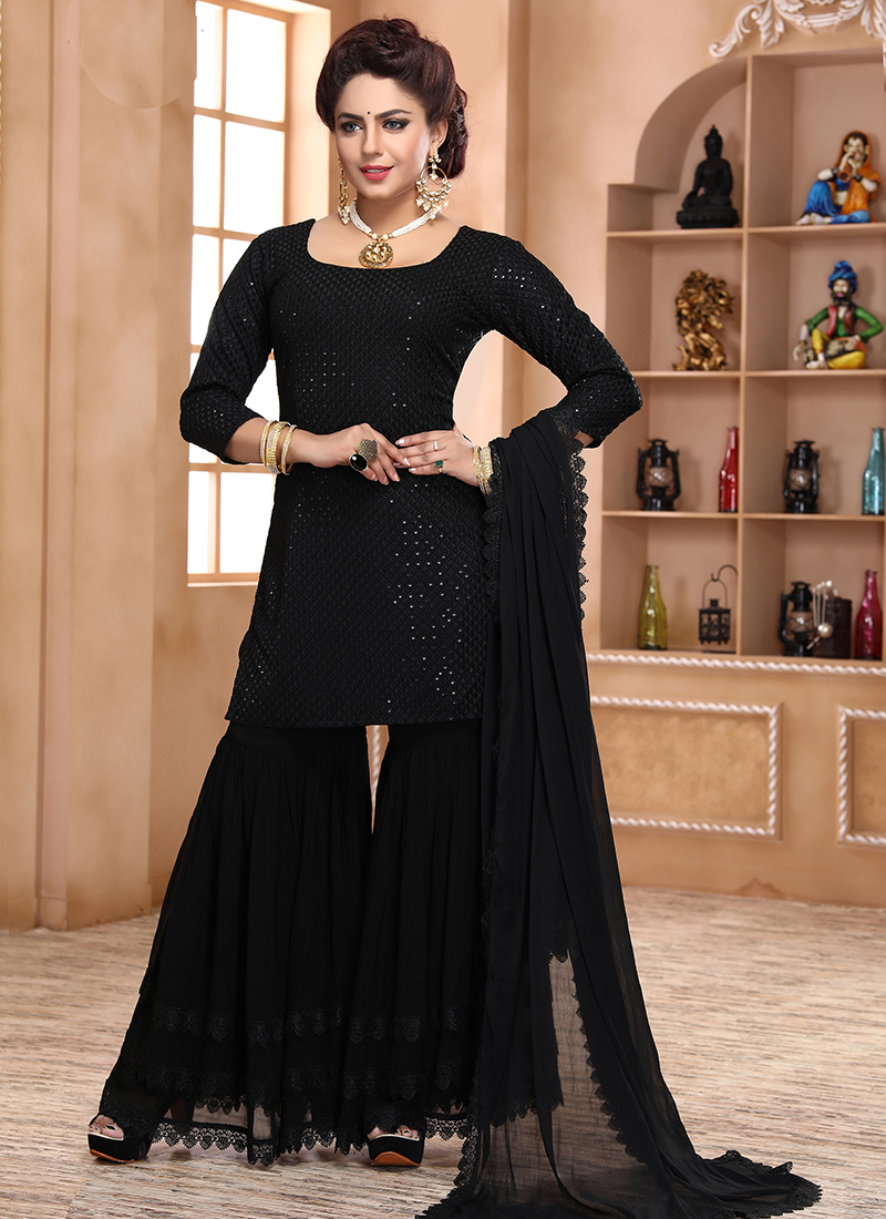 Plain black suit with red floral dupatta and golden black punjabi jutti | Simple  black dress, Indian designer outfits, Indian designer suits
