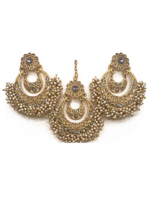 Peach Color Kundan Maangtikka and Earrings for Punjabi Suit |  FashionCrab.com | Bold statement jewelry, Online earrings, Exclusive  designer jewellery