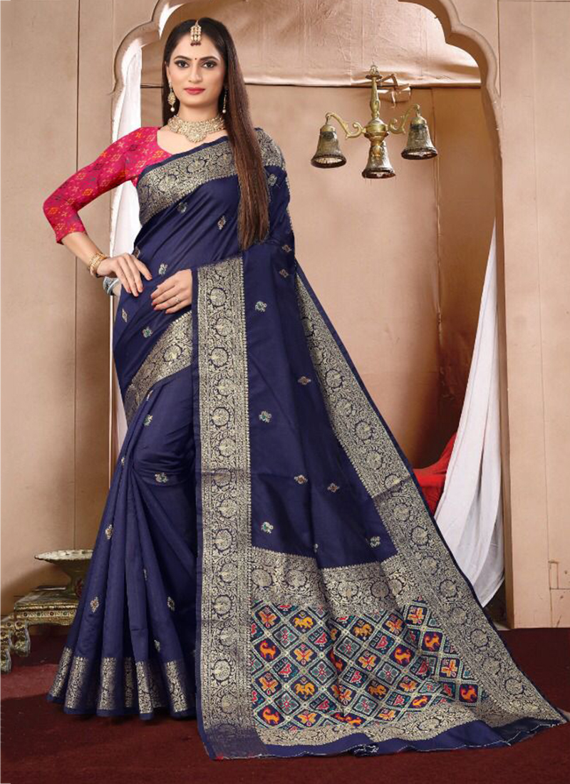 Digital Printed Georgette Saree in Navy Blue and Cream : SKK37348