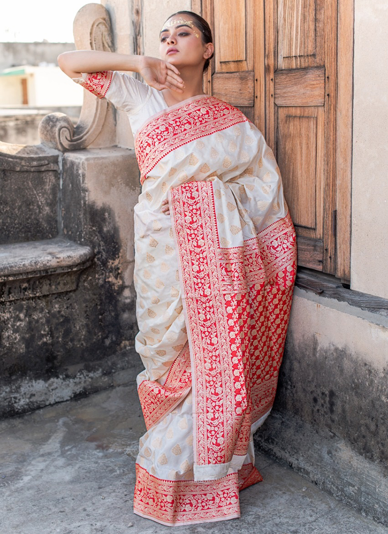 Latest Pure Silk Saree in Blue Color Online on dvanza 2022 dvz0003390